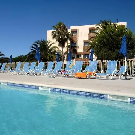 Avec Piscine Pres De La A *